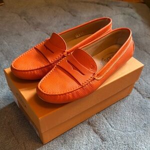 Tod’s Gommino loafers. Size 40.5, fit like a size 10 woman’s loafers.